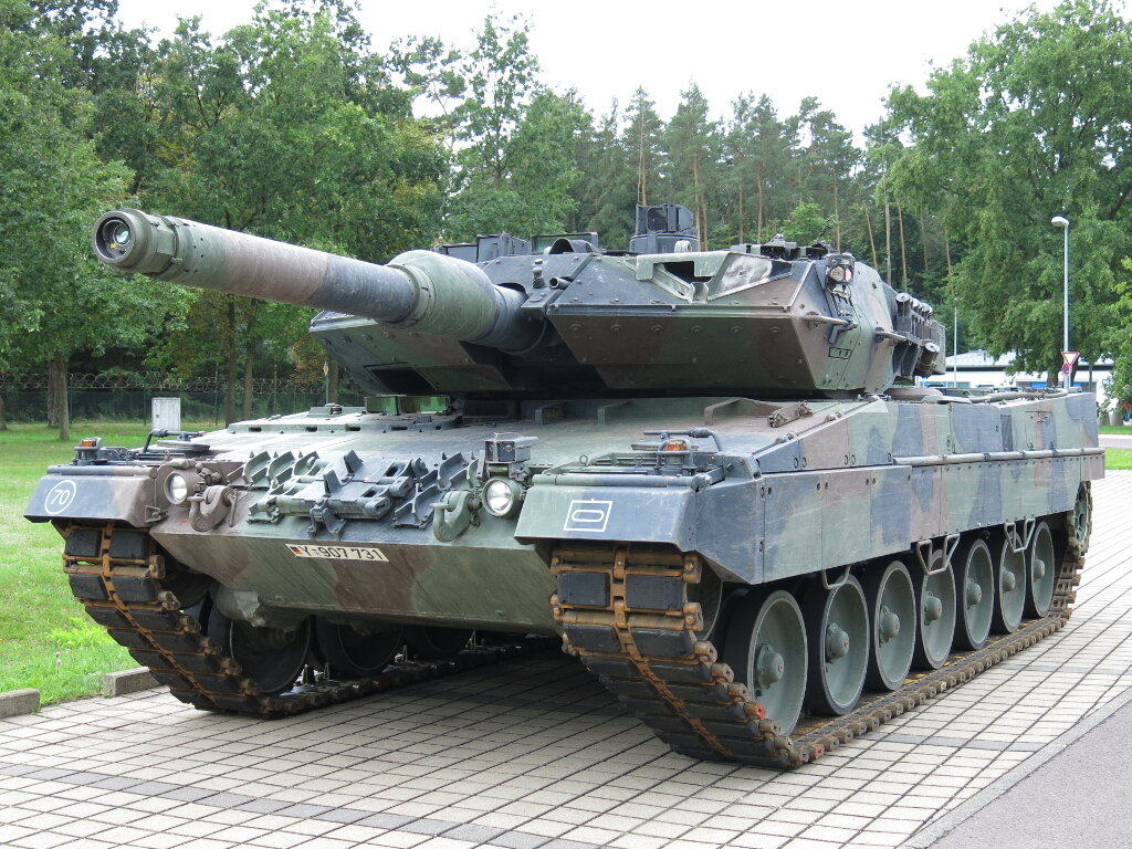 Leopard_2_A5_ADGUS_equipped_Letzlingen_2015.jpg.c99f89b9ed499472536661c8d760c007.jpg