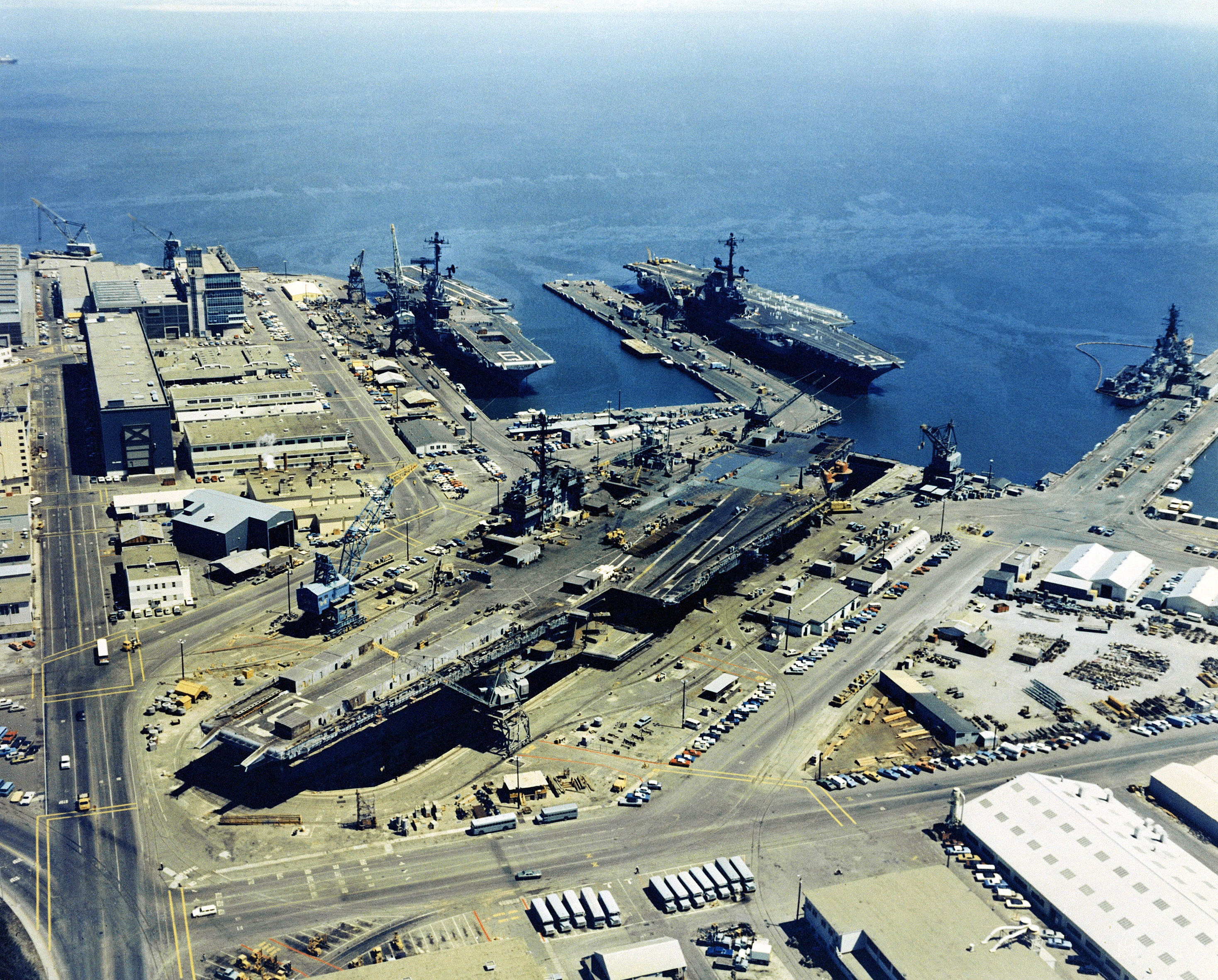 Hunters_Point_NS_with_three_carriers_1971-846048718.jpeg